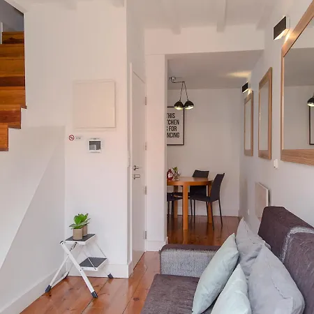 Amalia's Charming & Bright Duplex Apt In Rossio *