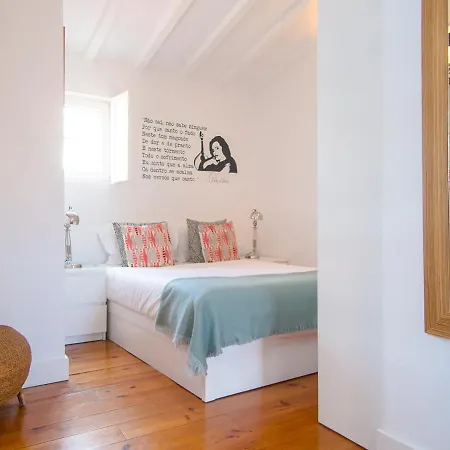 Amalia's Charming & Bright Duplex Apt In Rossio * Lisboa