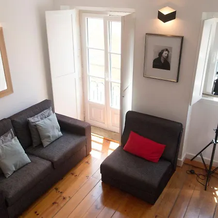 Amalia's Charming & Bright Duplex Apt In Rossio Appartement