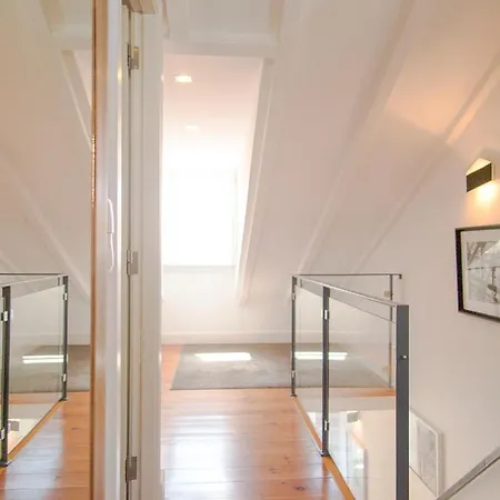 Amalia's Charming & Bright Duplex Apt In Rossio *