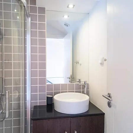 Amalia's Charming & Bright Duplex Apt In Rossio * Lisboa