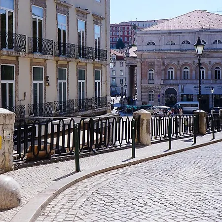 Amalia's Charming & Bright Duplex Apt In Rossio * Lisboa