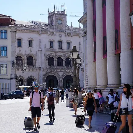 Amalia's Charming & Bright Duplex Apt In Rossio Apartamento *