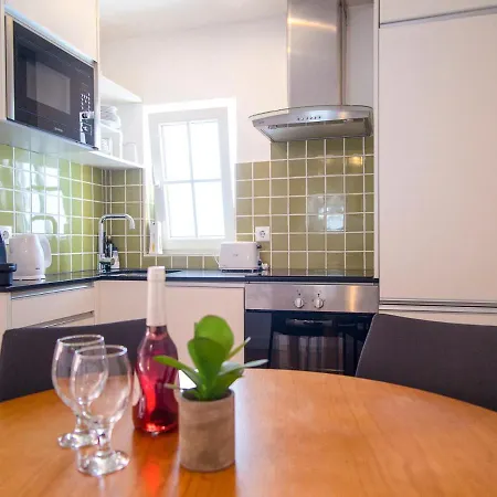 Apartamento Amalia's Charming & Bright Duplex Apt In Rossio Lisboa